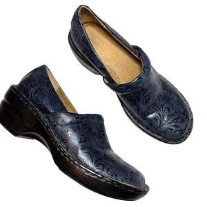 G.H. Bass & Co Clogs Womens Size 8 Blue Embossed Floral Slip On Bass Sheena